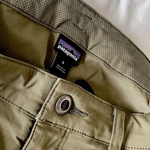 Patagonia Women’s 5” Quandary Hiking Shorts, in Fatigue Green, Size 6